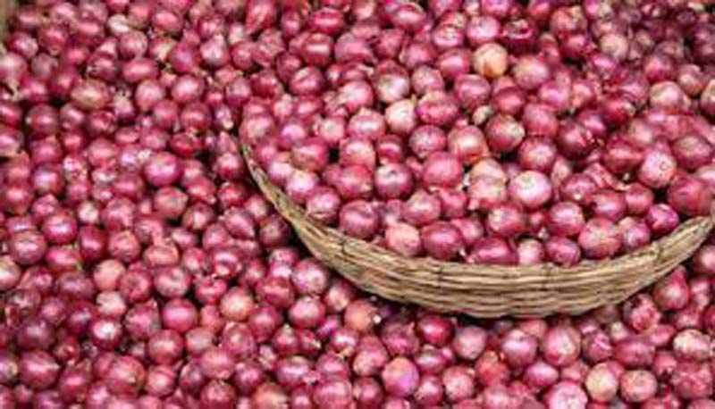 Onion prices cross Tk 100 per kg in Dhaka