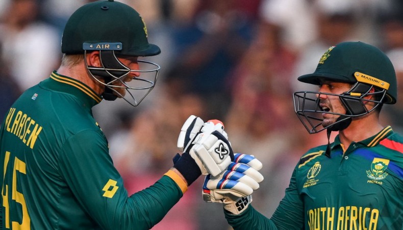 Ton-up De Kock leads South Africa to 382-5 against Bangladesh
