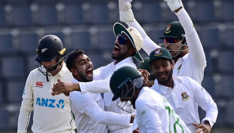 Bangladesh pick up two more in second session