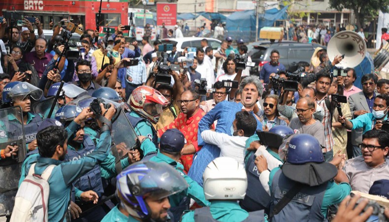 Dozens injured as police attack Ganatantra Mancha march in Dhaka