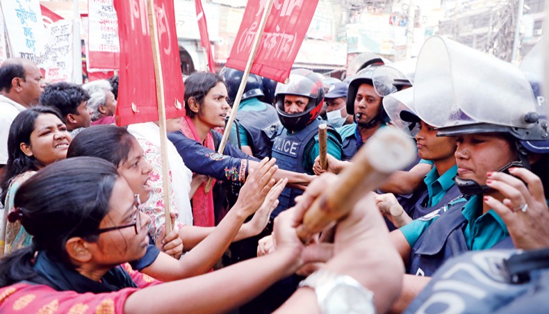 Police bar LDA march demanding withdrawal of power price hike