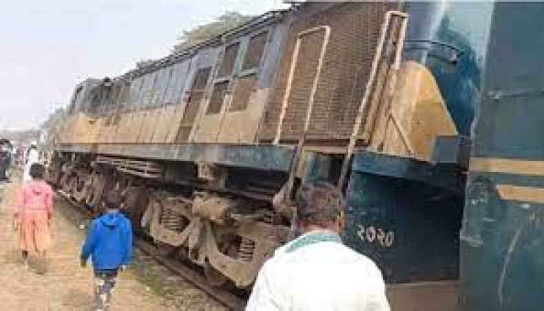 Derailment in Tangail snaps rail link with northern dists