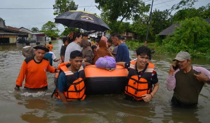 Death toll from Indonesia`s floods, landslides rise to 26