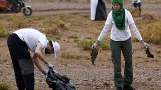 Morocco volunteers on Sahara clean-up mission