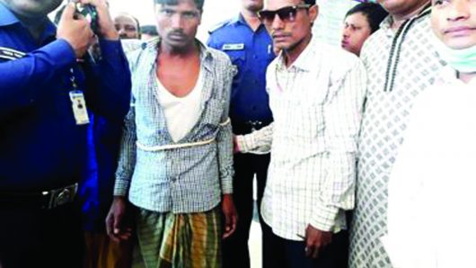 ফতেপুরে হত্যা মামলার আসামিকে আটক করে পুলিশে দিলেন জনতা