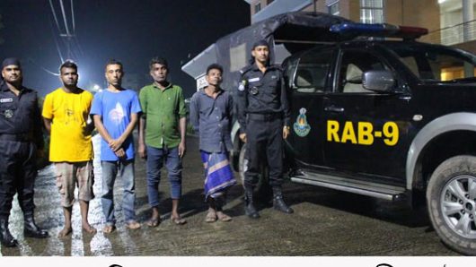 সিলেটে চা বাগানের ভেতরে র‍্যাবের অভিযান: ৪ জুয়াড়ি আটক
