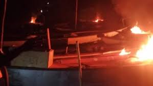 ইলিশ রক্ষায় হেলিকপ্টারে অভিযান, পদ্মায় ৯৪ ট্রলার ডুবিয়ে দিল নৌপুলিশ