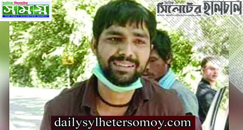 পুঁতির মালা পরে ‘খাসিয়া’ সেজেছিলেন আকবর