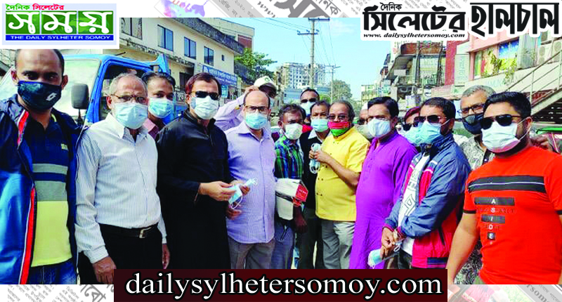 নগরে মহানগর বিএনপির মাস্ক বিতরণ