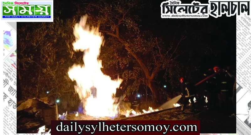 টুকেরবাজারে গ্যাসলাইনে আগুন, সড়কে যানচলাচল বন্ধ