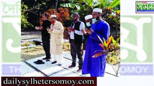 মহীয়সী নারী রাবেয়া খাতুনের কবর জিয়ারত করলেন মকন মিয়া চেয়ারম্যান