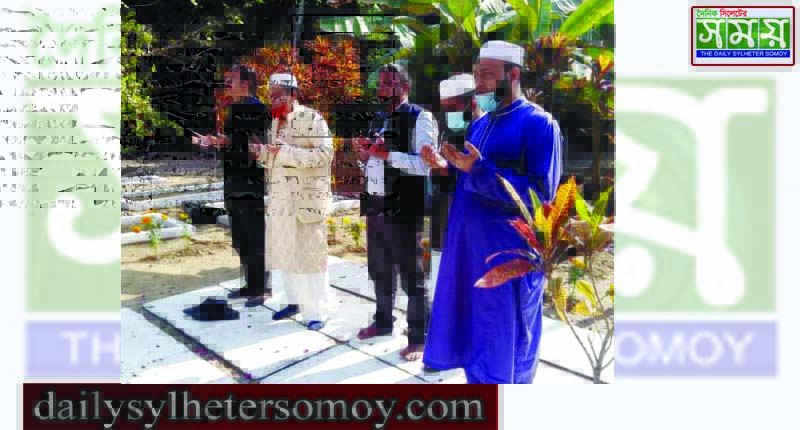 মহীয়সী নারী রাবেয়া খাতুনের কবর জিয়ারত করলেন মকন মিয়া চেয়ারম্যান