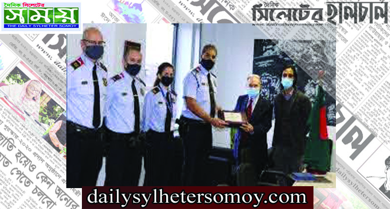 স্পেনে পুলিশ প্রশাসনকে প্রবাসী বাংলাদেশিদের সম্মাননা