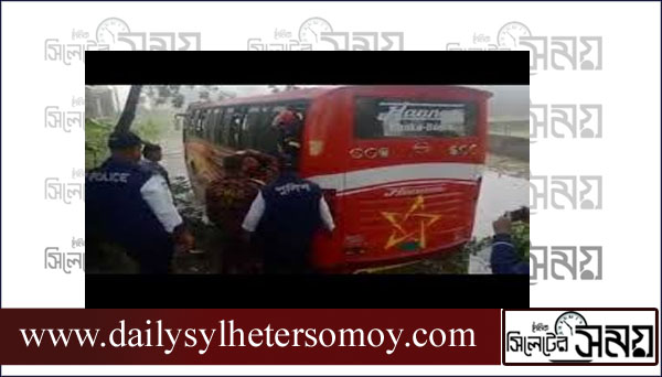 সিলেটে মাজারগামী বাস খাদে, আহত ১০