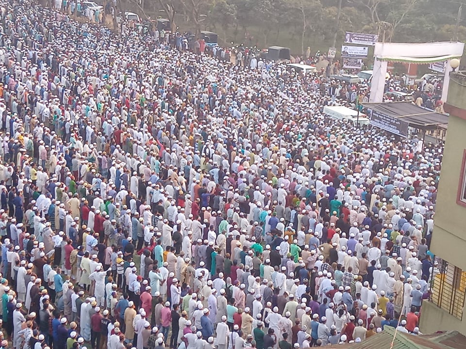 লাখো মানুষের ভালবাসায় চিরনিদ্রায় শায়িত এমপি কয়েস