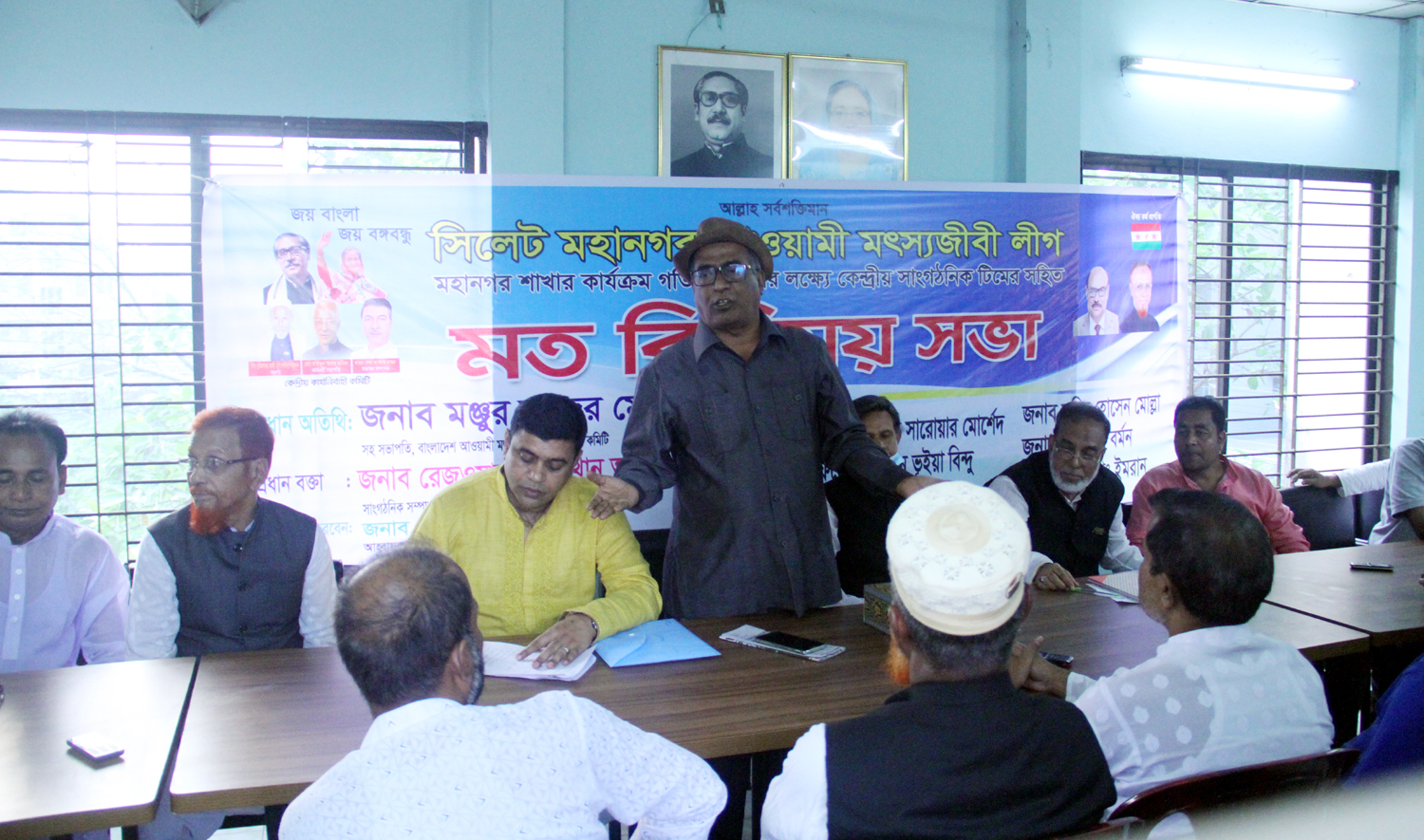 খন্দকার মোশতাকরা বরাবরই সমাজে ঘুরে ফিরে আসে: মঞ্জুর কাদের মোহন