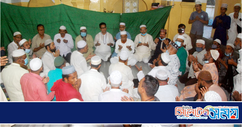 বঙ্গবন্ধু’র ৪৬ তম শাহাদত বার্ষিকী উপলক্ষে জেলা ব্যবসায়ী ঐক্য কল্যাণ পরিষদের দোয়া মাহফিল
