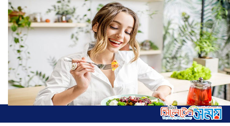 ওজন কমে ছোট কামড়ে খাবার খেলে!