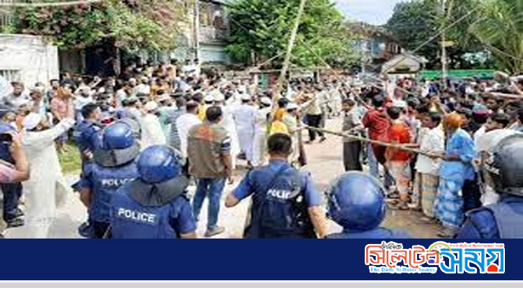 কুমিল্লায় ‘কোরআন উদ্ধার’কে ঘিরে উত্তেজনা : পূজামণ্ডপে হামলা