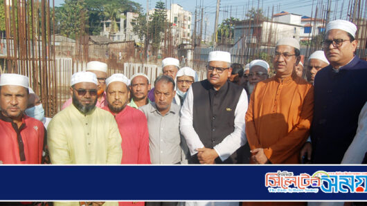 শেখঘাট কেন্দ্রীয় জামে মসজিদের উন্নয়ন কাজের জন্য স্যার এনাম উল ইসলামের ৫ লক্ষ প্রদান (ভিডিও)