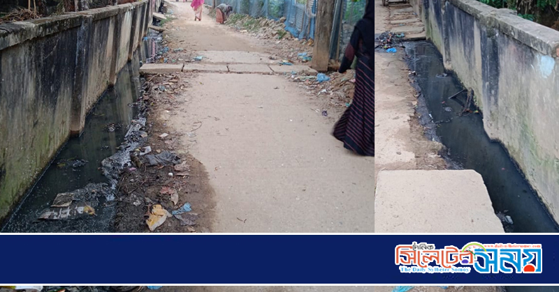 বালুচরে রাস্তার পাশে নর্দমা : স্থানীয়দের দুর্ভোগ