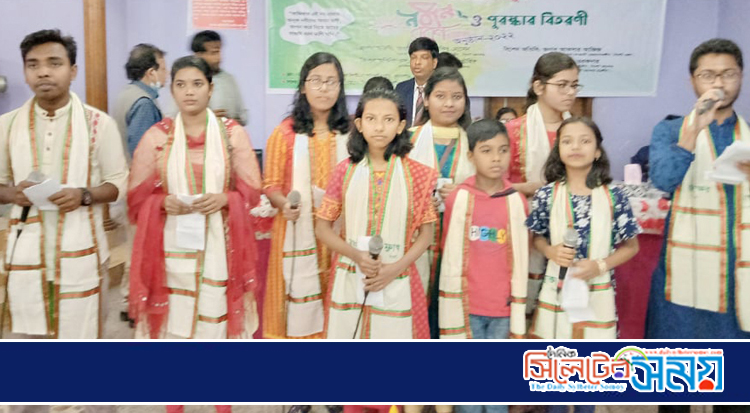 নবীন বরণ অনুষ্ঠানে মুক্তাক্ষরের আবৃত্তি পরিবেশন