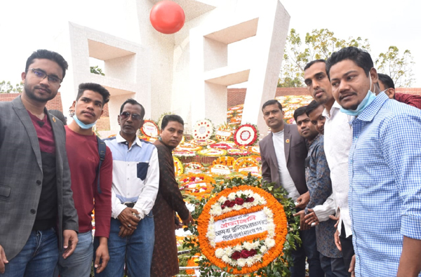 শহীদ দিবস ও আন্তর্জাতিক মাতৃভাষা দিবসে আমরা মুক্তিযোদ্ধার সন্তান’র শ্রদ্ধা নিবেদন