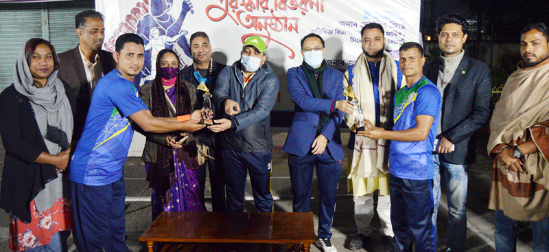 জেলা পরিষদের দ্বৈত ব্যাডমিন্টন টুর্নামেন্টের পুরস্কার বিতরণ