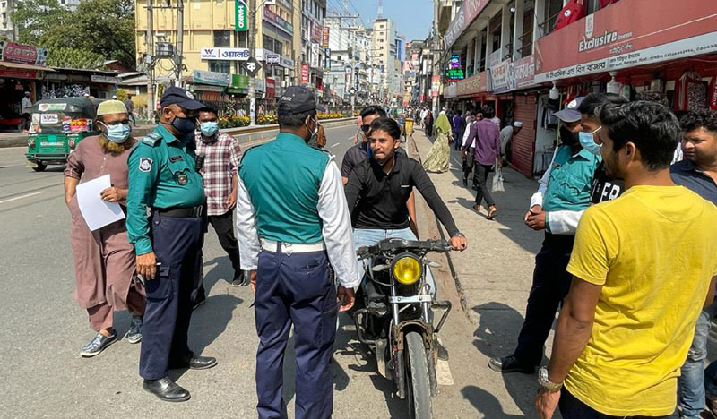 নগরীতের ট্রাফিক পুলিশে বিশেষ অভিযান