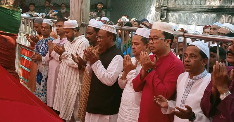সিসিক’র নবগঠিত ওয়ার্ডের অন্তর্ভুক্ত হযরত শাহপরান (রহঃ) মাজার মসজিদে জুম্মার নামাজ আদায় করে দোয়া চেয়েছেন অধ্যাপক জাকির হোসেন