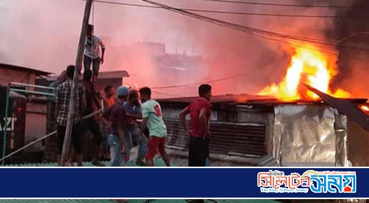 হকার্স মার্কেটে আগুন, পুড়ল শতাধিক দোকান
