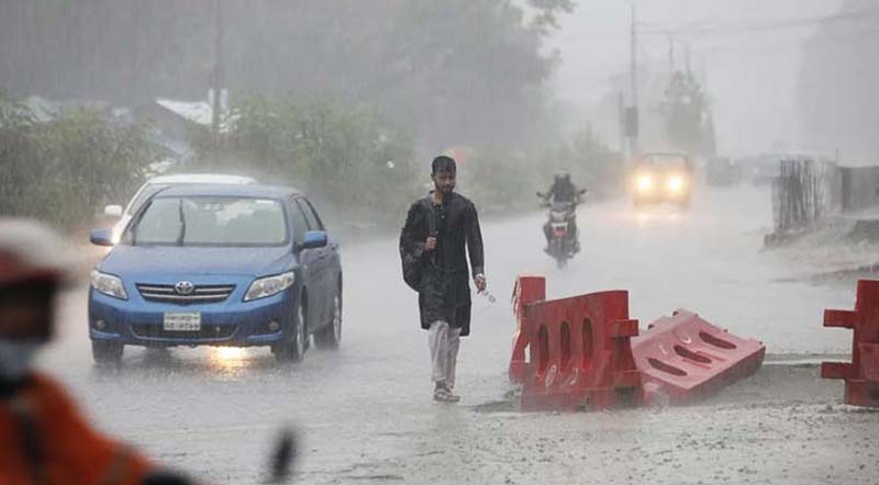 ভারী বৃষ্টির আভাস