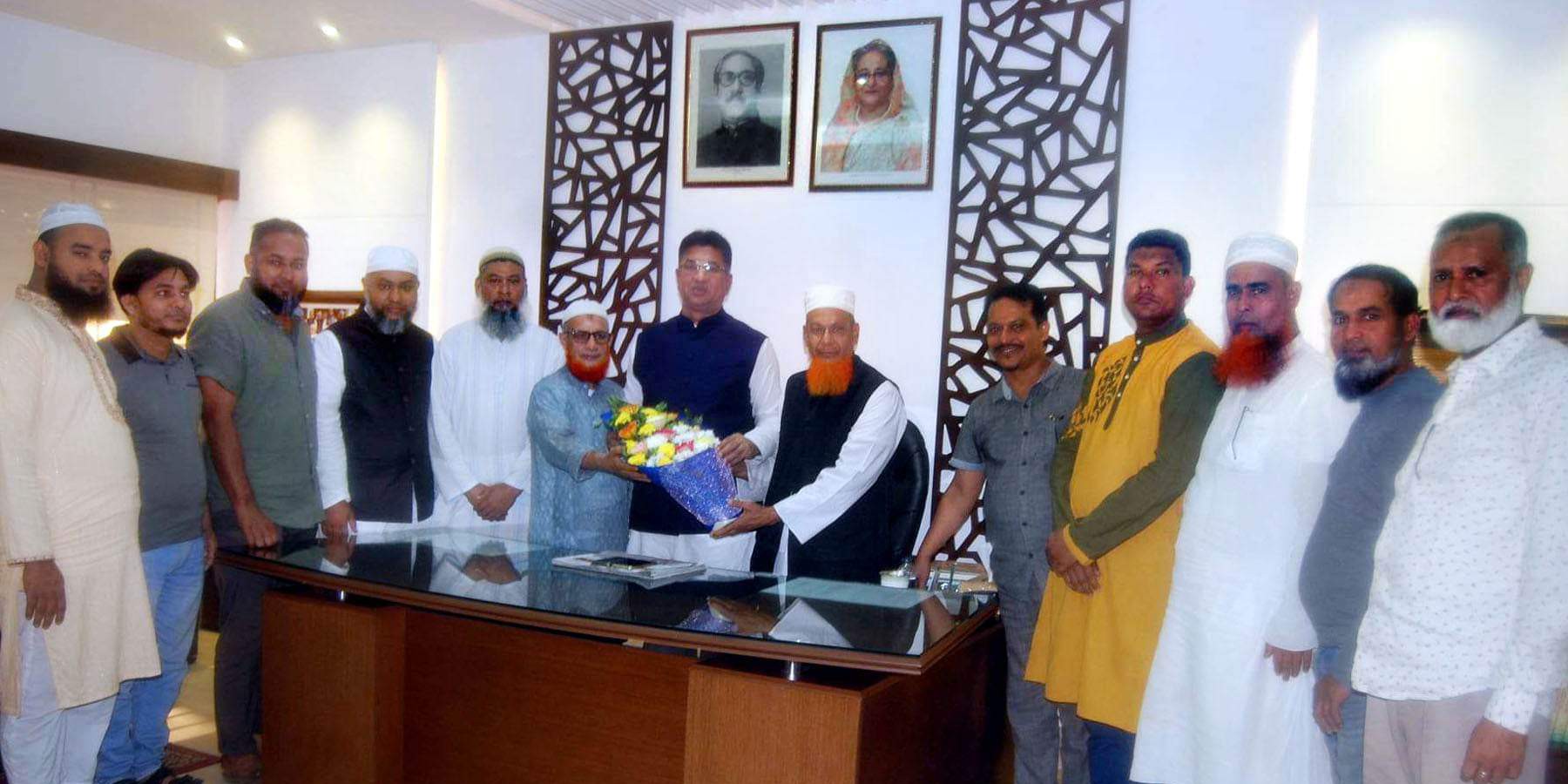 সিলেট জেলা পরিষদের চেয়ারম্যান নাসির খাঁনকে হাসান মার্কেট ব্যবসায়ী সমিতির সংবর্ধনা