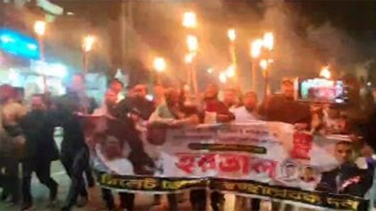 সিলেট জেলা স্বেচ্ছাসেবক দলের মশাল মিছিল