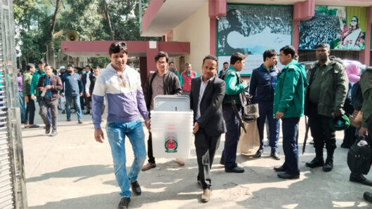 সিলেটে কেন্দ্রে কেন্দ্রে যাচ্ছে ভোটের সরঞ্জাম