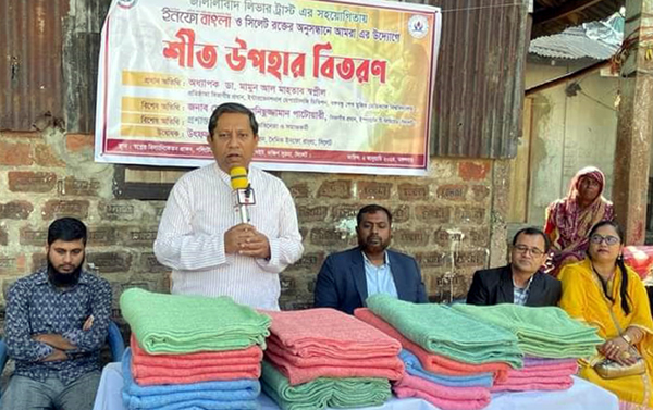 শীতার্ত মানুষের মাঝে শীতবস্ত্র বিতরণ মহৎ কাজ: ডা. মামুন আল মাহতাব স্বপ্নীল