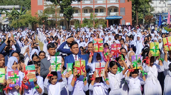 সিলেটে বিনামূল্যে বই পাচ্ছেন শিক্ষার্থীরা