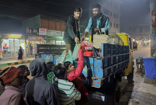 সিলেটে নায্যমূল্যে টিসিবির পেঁয়াজ বিক্রি