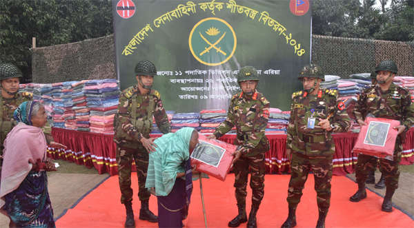 শীতার্তদের মাঝে সেনাবাহিনীর কম্বল বিতরণ