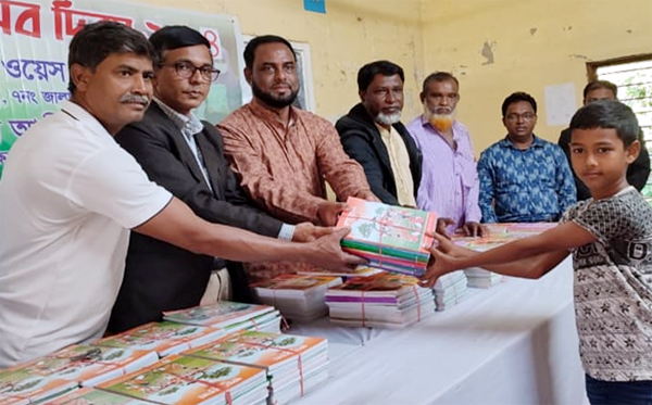 উৎসব মুখর পরিবেশে সারাদেশে চলছে বই উৎসব