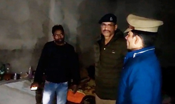 ঠান্ডায় উনুন জ্বালিয়ে ঘুম, দমবন্ধ হয়ে একই পরিবারের ৫ জনের মৃত্যু 