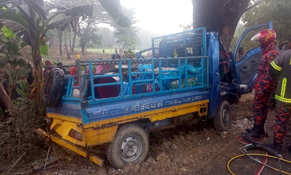 ছাতকে পিকআপভ্যান নিয়ন্ত্রণ হারিয়ে নিহত ৩