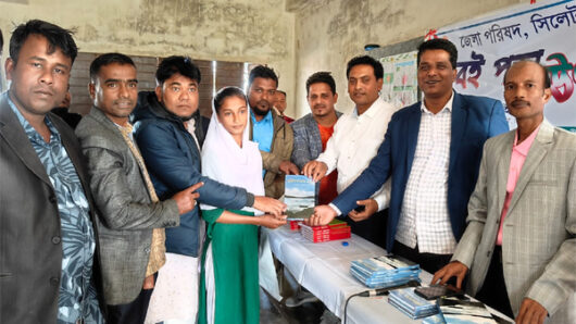 সিলেট জেলা পরিষদের ব্যবস্থাপনায় চারিকাটা উচ্চ বিদ্যালয়ে বই পড়া উৎসব