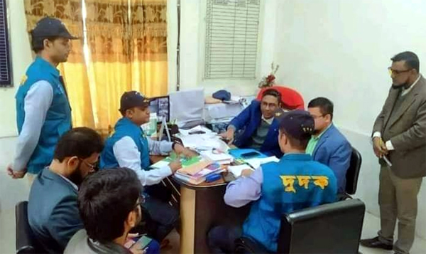 অনিয়ম অবব্যস্থাপনার অভিযোগে কুলাউড়া হাসপাতালে দুদকের অভিযান