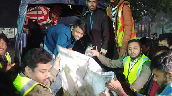 বেনাপোল এক্সপ্রেস ট্রেনে আগুন, ৪ মরদেহ ঢামেকে