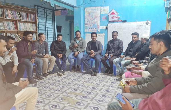 বিশ্বনাথের বাতিঘর পাঠাগারে প্রবাসী শাহ জামালকে নিয়ে চা আড্ডা