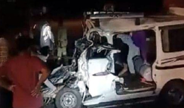 ভারতের গুজরাটের সুরেন্দ্রনগরে টায়ার ফেটে ভ‍্যান উল্টে নিহত ৪