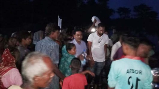 বন্যার্তদের মাঝে আনোয়ার ফাউন্ডেশন ইউকের শুকনো খাবার ও খাদ্য সামগ্রী বিরতণ