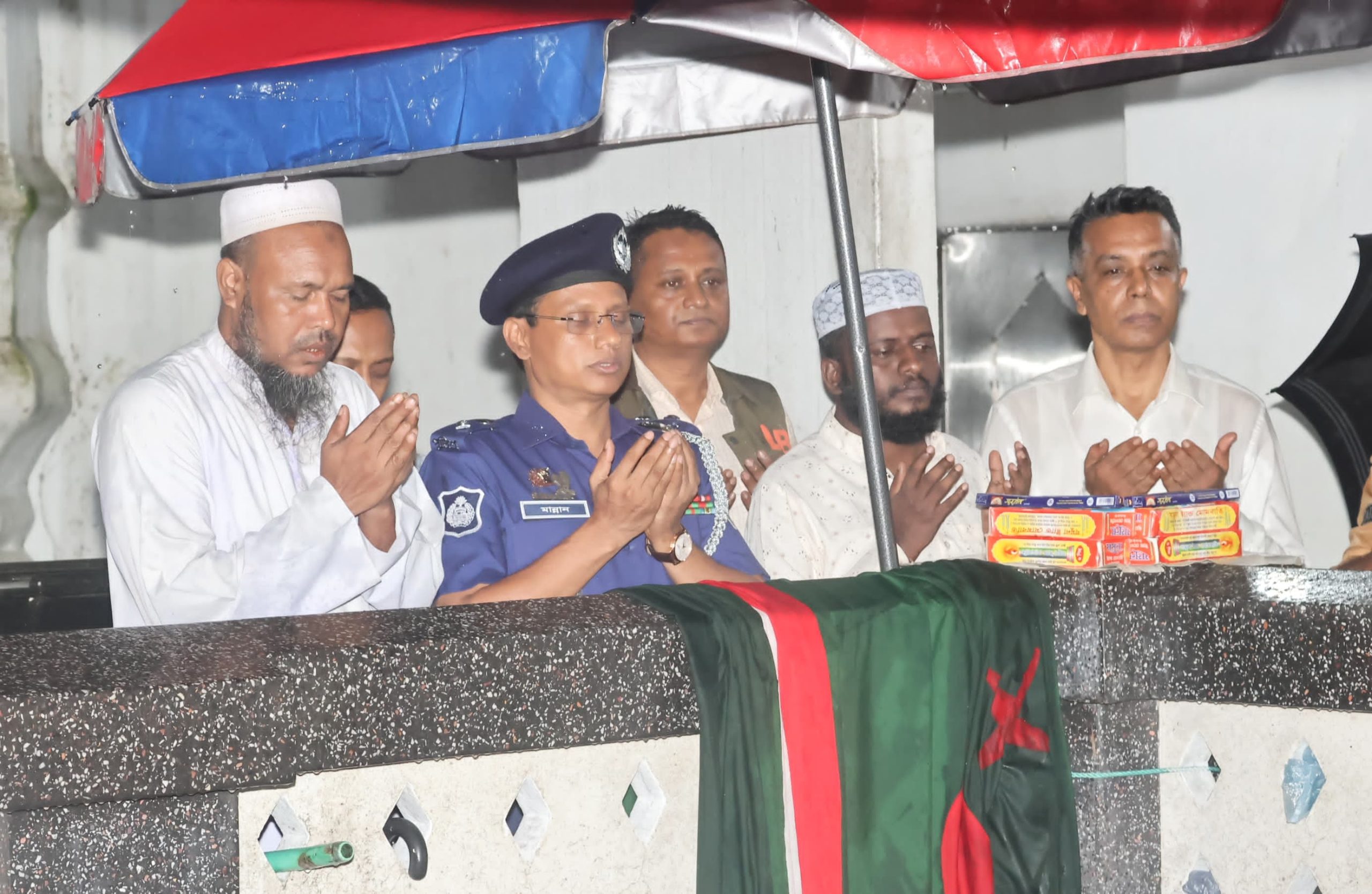 সিলেটের নবনিযুক্ত পুলিশ সুপারের মাজার জিয়ারতের মাধ্যমে কর্মকাল শুরু