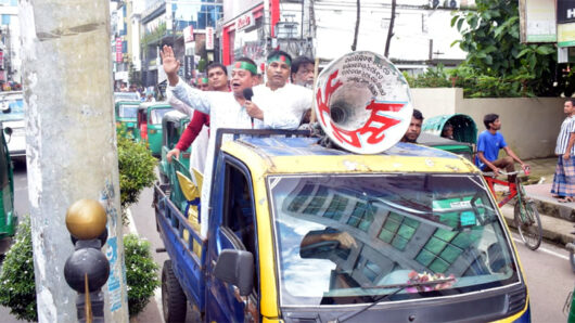 সচেতনতায় নগরজুড়ে মাইক হাতে ইমদাদ চৌধুরী